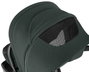 Dettaglio della cappottina con rete di aerazione integrata del passeggino PegPerego Trio City Loop Pro Slk