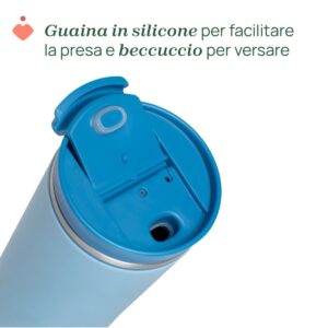 Dettaglio del beccuccio e guaina in silicone sul coperchio del bollitore portatile