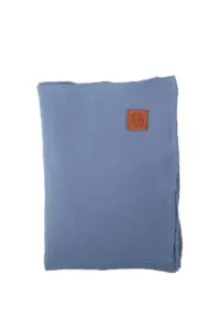 mussole in cotone piegata con etichetta quadrata cucita di colore blu
