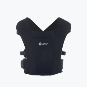 Marsupio Ergobaby Embrace nero con spallacci imbottiti e logo centrale bianco